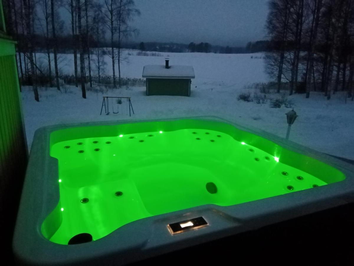 Jacuzzi Niemelae Villa Melkoniemi Buitenkant foto